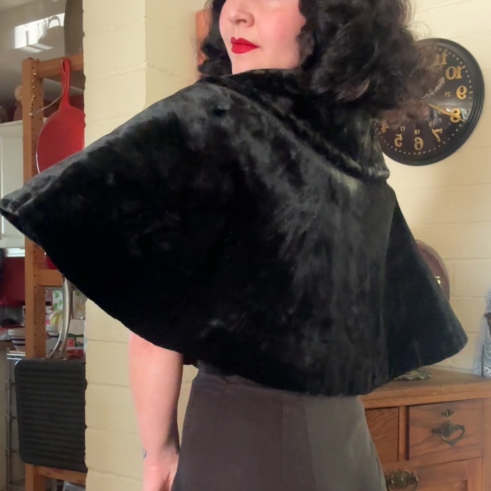VTG 50s Black Velvet Formal Collared Capelet Cape